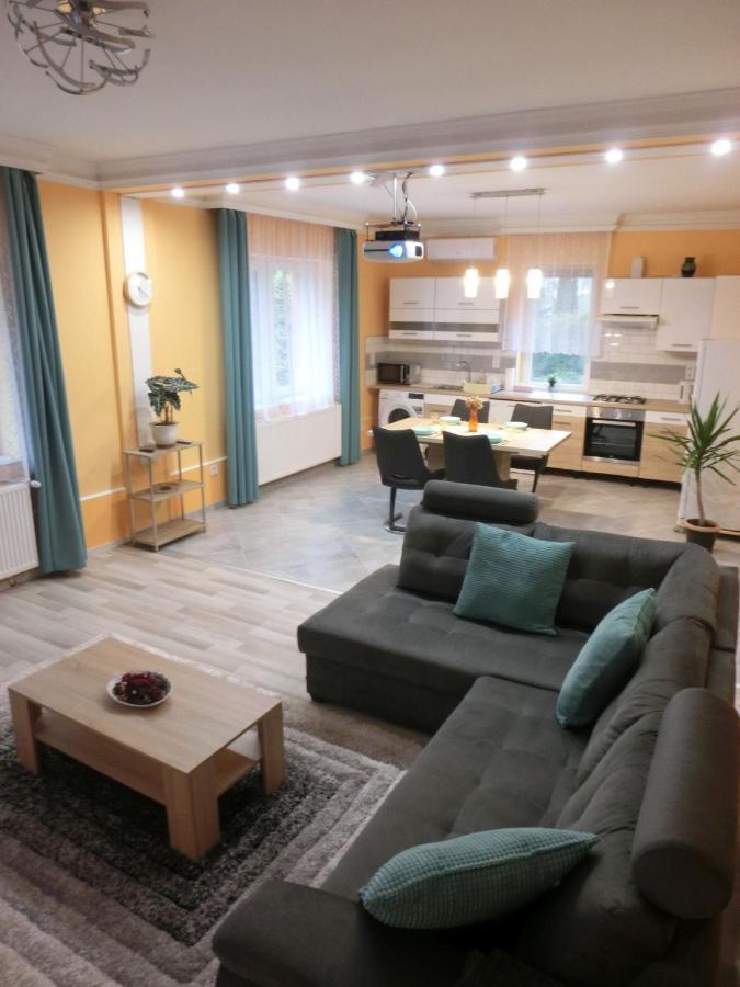Pilis Apartman Piliscsaba Eksteriør billede