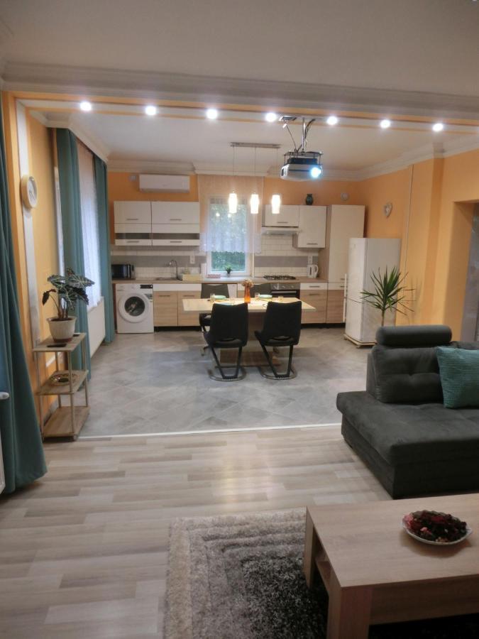 Pilis Apartman Piliscsaba Eksteriør billede